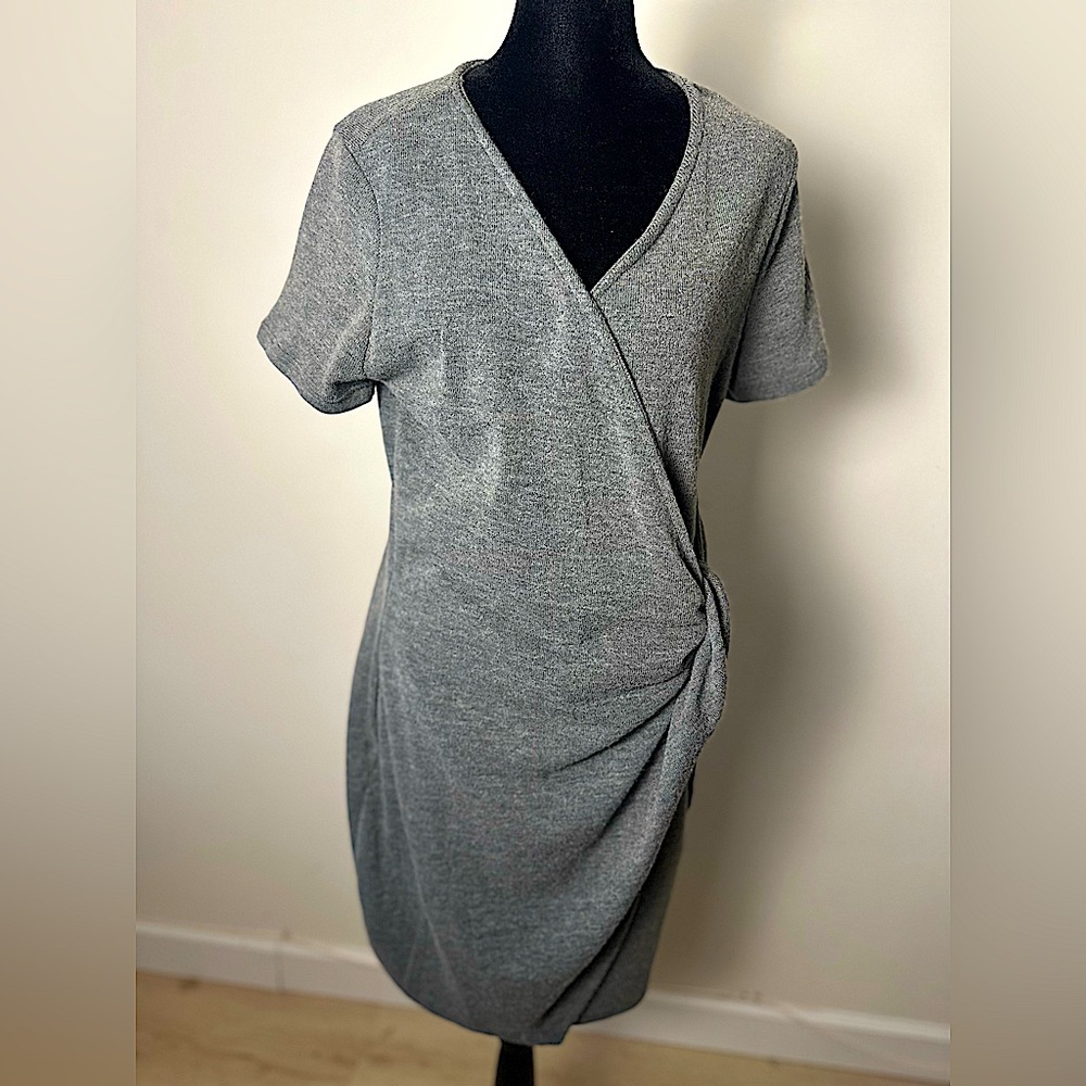 BLU PEPPER NWT Gray Women’s V-Neck Knit Wrap Sweater Dress Size Large